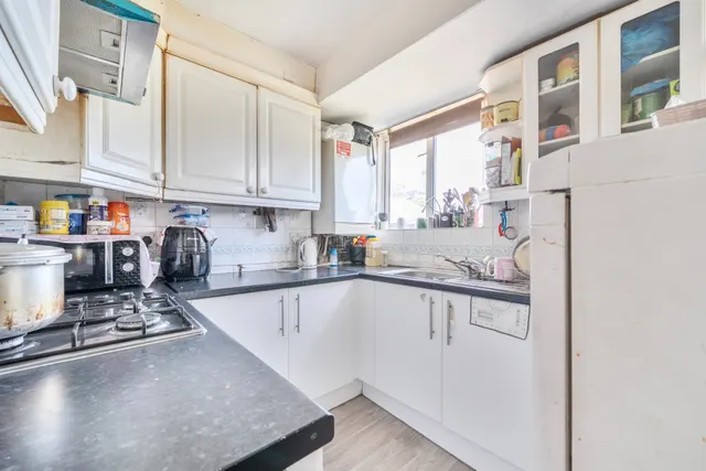 Sandow Crescent, Hayes, UB3, photo 2