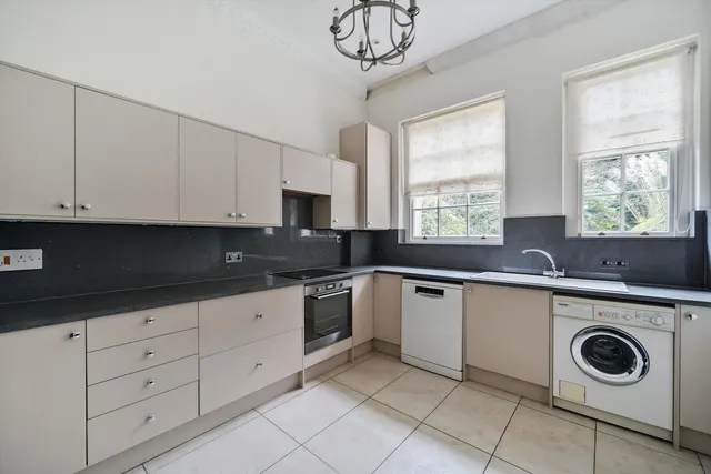 Portnall Drive, Virginia Water, GU25, photo 3