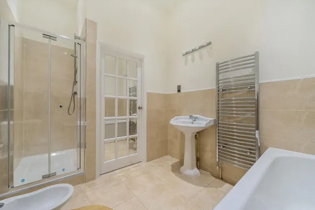 Portnall Drive, Virginia Water, GU25, photo 2