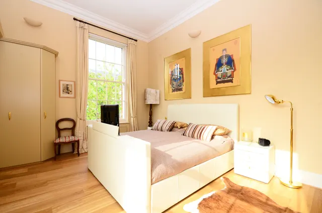 Photo 3 — 205 Princess Park Manor, Royal Drive, London