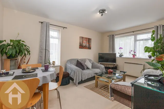 Kimmeridge Close, Nythe, SN3, photo 2