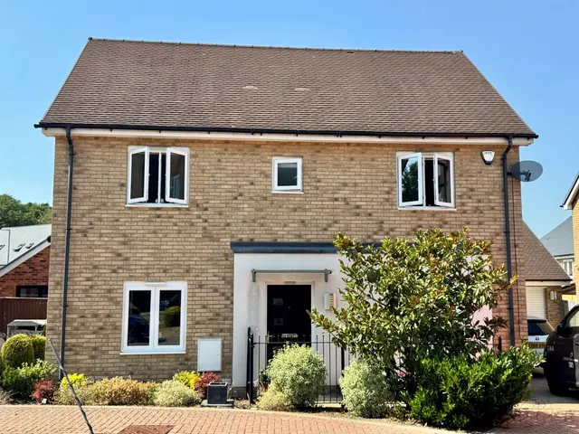 Taylor Close, Harlow, photo 1