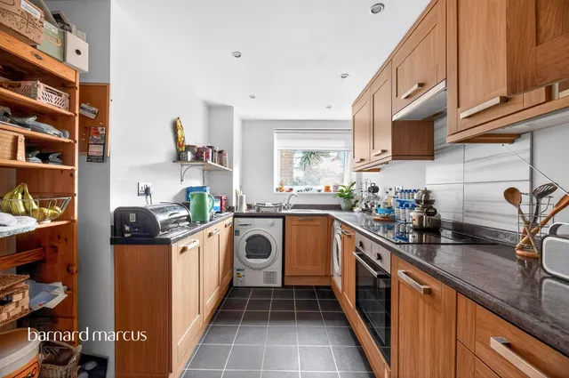 Downs Hill Road, Epsom, KT18, photo 3