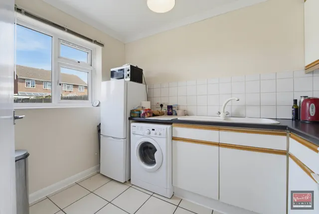 Woodthorpe Road, Ashford, photo 3