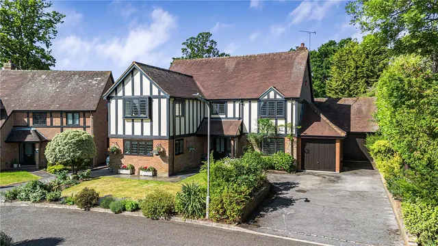 Stables Court, Marlow, Buckinghamshire, SL7 2JD, photo 1