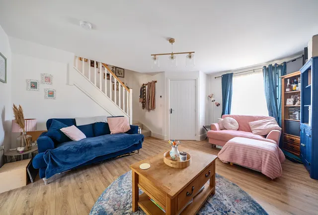 Rathbone Crescent, Horley, RH6 8TR, photo 1
