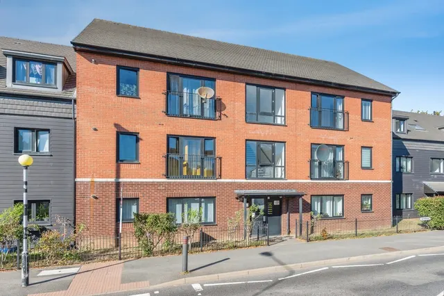 London Road, Grays, RM20, photo 1