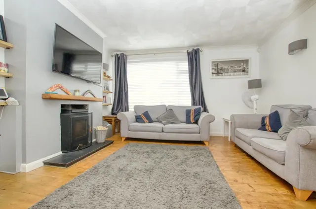 Photo 3 — Kinsbourne Way, Southampton, SO19 6HB