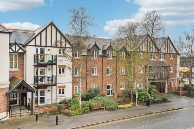 Marlow Road, Bourne End SL8 5SE, photo 1