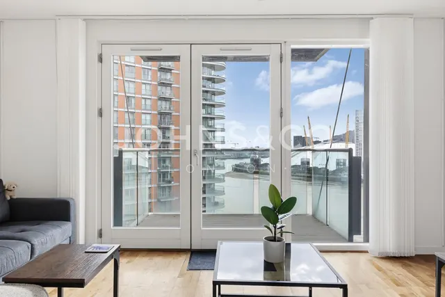 Fairmont Avenue, E14, photo 3