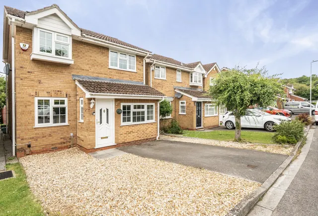 Photo 3 — Horsecroft Gardens, Gloucestershire, Barrs Court, BS30 8HU