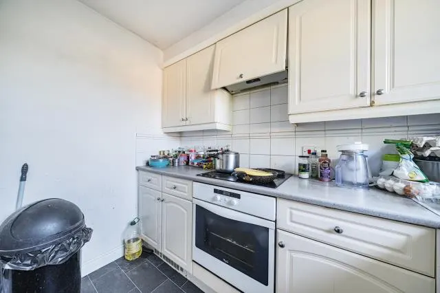 Whitehead Way, Aylesbury, HP21, photo 3