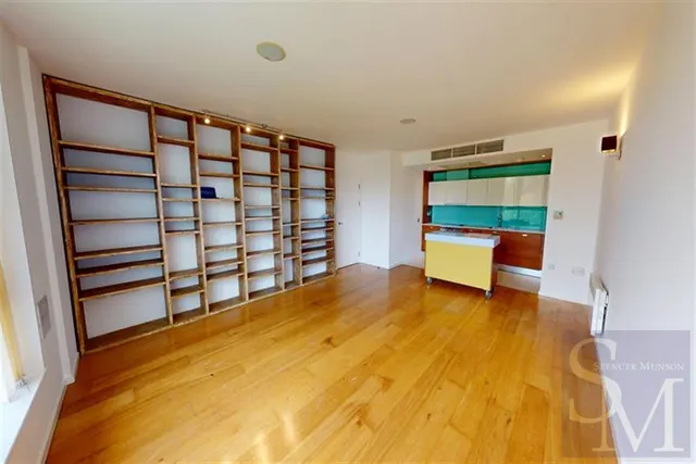 High Road, South Woodford, E18, photo 2