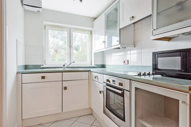 Riverside Court, Bromley, BR2, photo 2