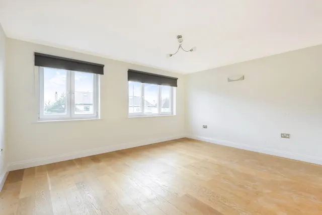 Riverside Court, Bromley, BR2, photo 3