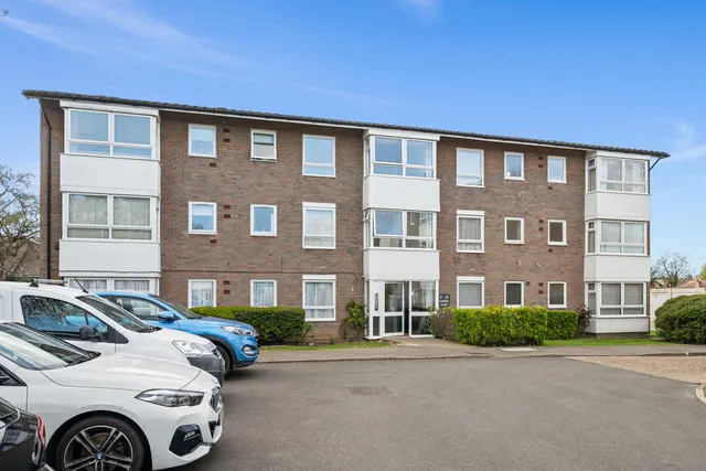 Carters Close, Worcester Park KT4 8QF, photo 1