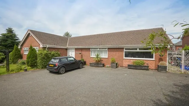 Langley Lane, Manchester, M24, photo 2