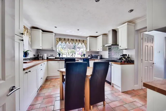 Photo 3 — Burleigh Drive, MAIDSTONE, Kent, ME14