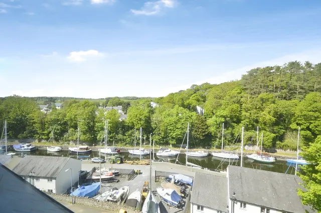 Llys Marina, Y Felinheli, LL56, photo 1