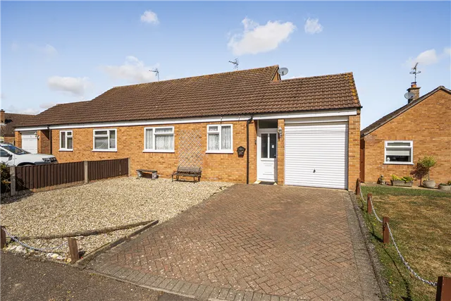 Arnott Road, Holt, photo 1