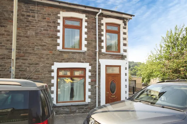 Coedpenmaen Road, Pontypridd, CF37, photo 1