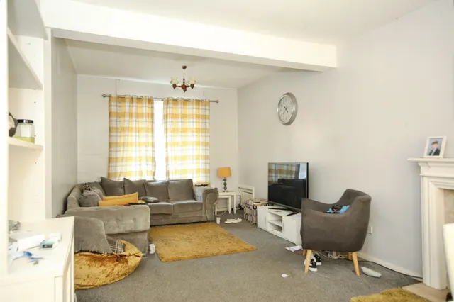 Coedpenmaen Road, Pontypridd, CF37, photo 3
