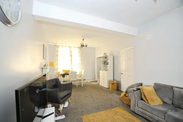 Coedpenmaen Road, Pontypridd, CF37, photo 2