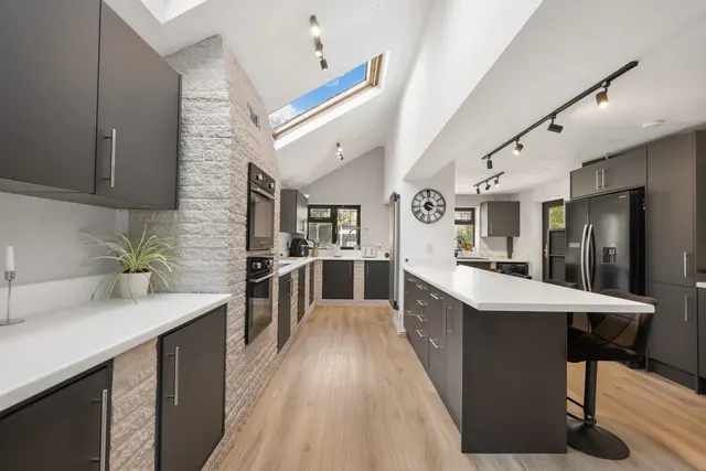 Photo 3 — Barncroft Close, Highwoods, Colchester, CO4 9SF