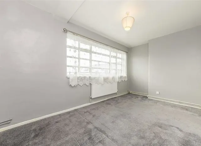 Photo 2 — Oaklands Estate, Clapham, SW4