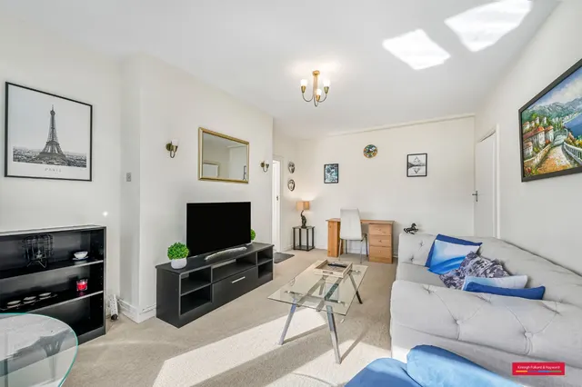 Barons Court Road, Barons Court, W14, photo 1