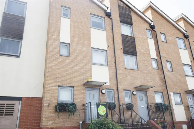 Hawkins Road, Colchester, Essex, CO2 8XY, photo 1