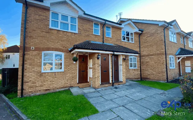Christchurch Avenue, Harrow, HA3 8NX, photo 1