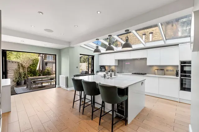 Scholars Road, London, SW12, photo 1