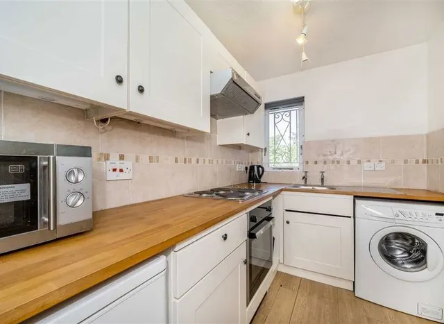 Photo 3 — Chaucer Drive, Bermondsey, SE1