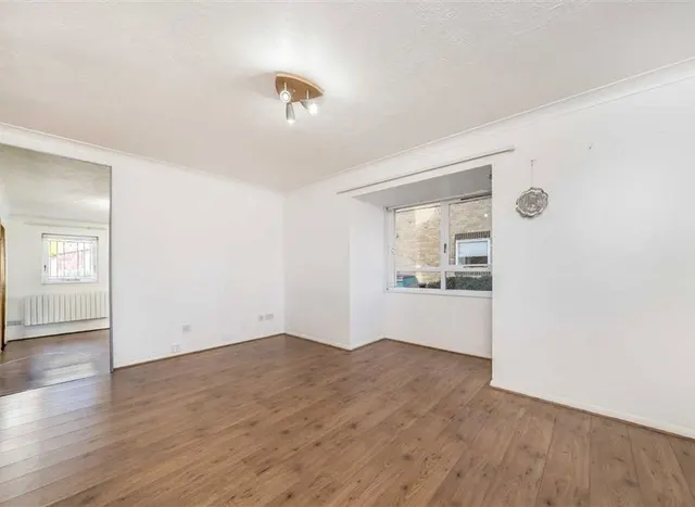 Photo 2 — Chaucer Drive, Bermondsey, SE1