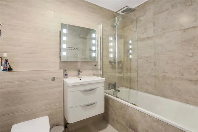 Photo 3 — Warrender Road, London
