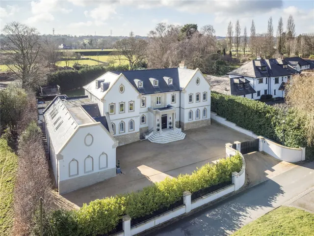 Summerhill Road, Prestbury, SK10, photo 1