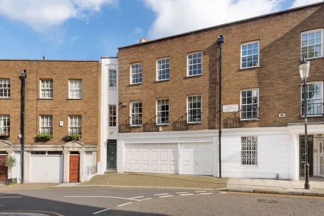 Cadogan Lane, London, SW1X, photo 1