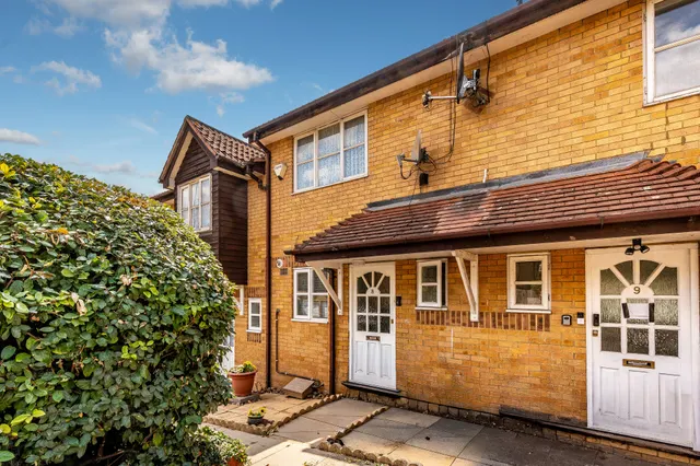 8 Britton Close, London, photo 1