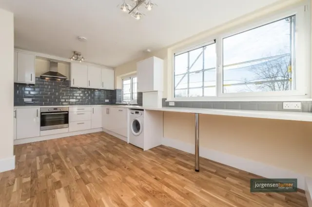 Brondesbury Road, Queens Park, NW6, photo 1
