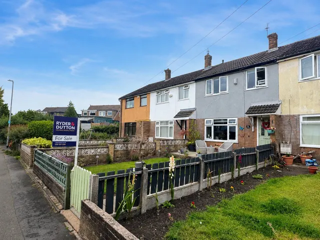 Ashworth Close, Royton, OL2, photo 1