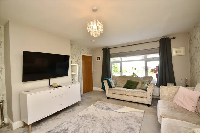 Ashworth Close, Royton, OL2, photo 2