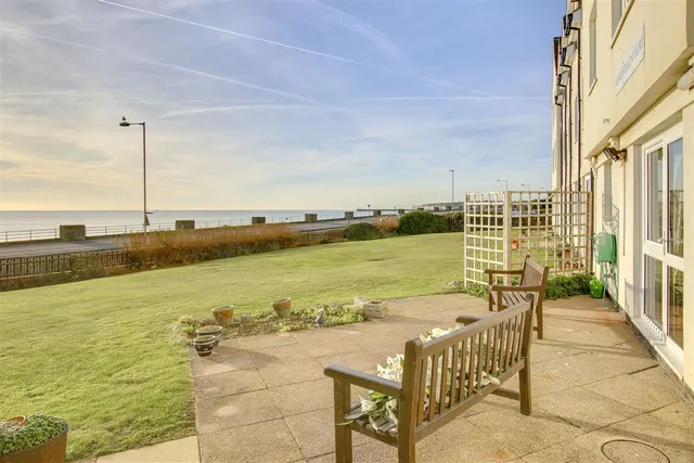 Merryfield Court, Seaford, photo 2