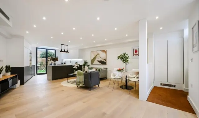 Jephtha Road, London, SW18, photo 2