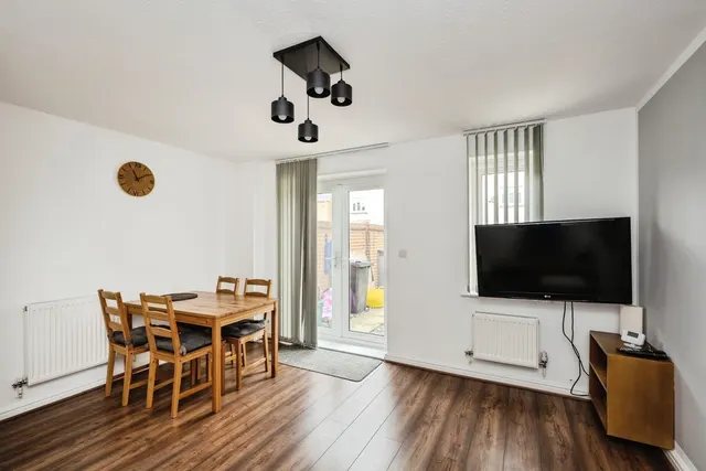 Six Mills Avenue, Gorseinon, SA4, photo 2
