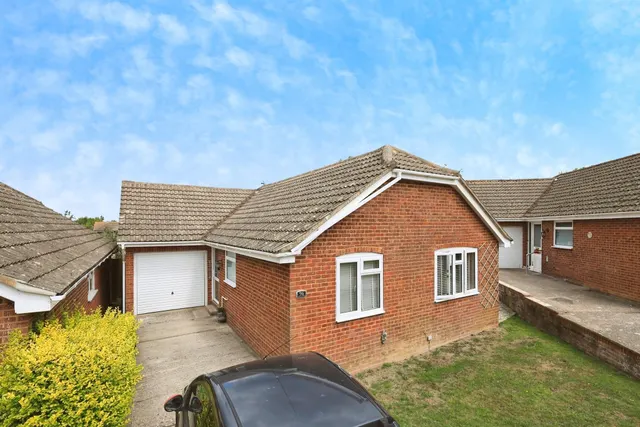 Howlett Drive, Hailsham, BN27, photo 1