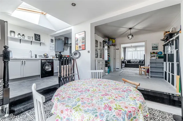 Banksfield Avenue, Yeadon, LS19, photo 2