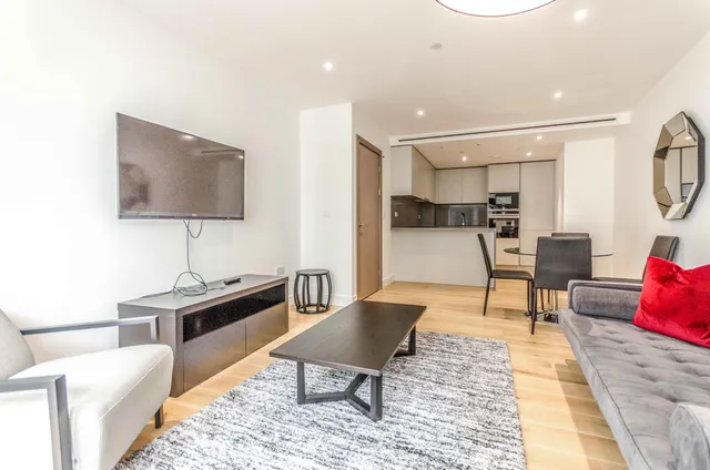 Photo 3 — Flat 602, Admiralty House, 150 Vaughan Way, London
