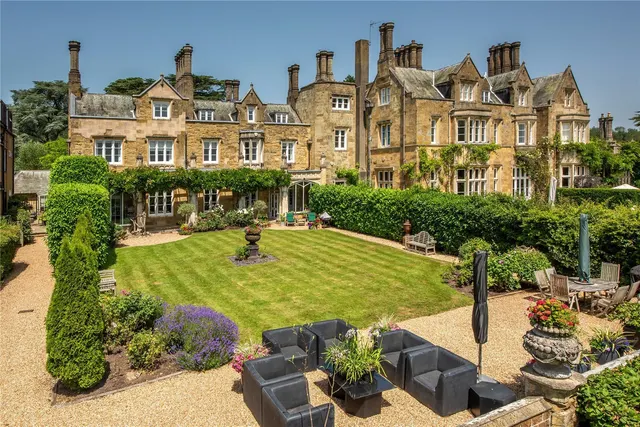 Broome Hall, Coldharbour, RH5, photo 3