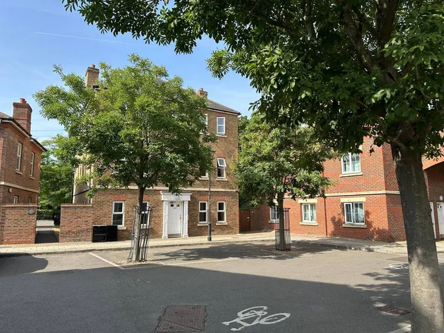 Photo 2 — Knightsbridge Place, Aylesbury